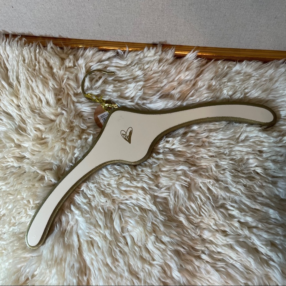 NWT David’s Bridal Painted Bride Hanger - Picture 5 of 7